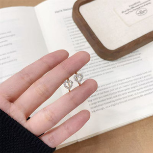 Pendientes de Clip con Diamantes Cultivados en Laboratorio en Oro Amarillo de 18K, Corte Brillante Redondo, Certificados por IGI, Joyería Fina para Mujer - Product Image 4