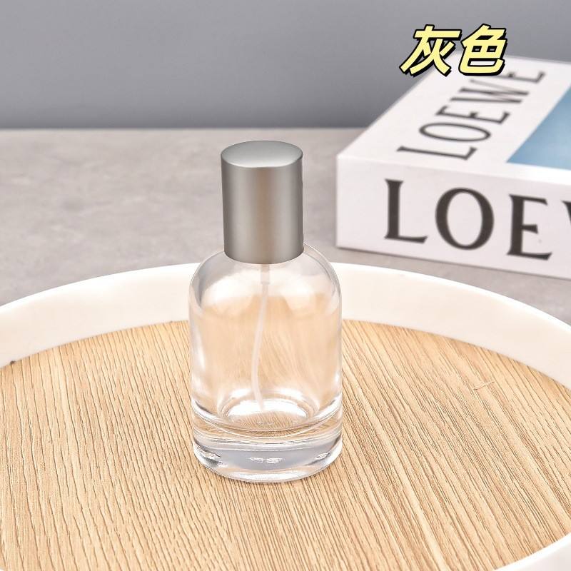 Bouteille transparente + pulvérisateur argenté + couvercle gris