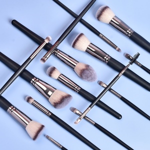 DailyQueen 15 pièces <span class=keywords><strong>de</strong></span> pinceaux <span class=keywords><strong>de</strong></span> maquillage noirs <span class=keywords><strong>de</strong></span> haute qualité Logo personnalisé ombre à paupières et fond <span class=keywords><strong>de</strong></span> teint mélange Kabuki pour correcteur <span class=keywords><strong>de</strong></span> visage - Product Image 4