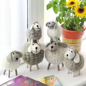 Decoración de oveja de lana de fieltro de cordero rústica moderna, decoración de escritorio colgante de felpa artesanal para uso en el hogar y el restaurante - Product Image 4