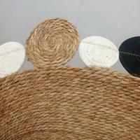 Alfombra Circular Tejida a Mano de Cattail con Diseño de Puntos Blancos y Negros y Patrón Solar para Decoración del Hogar al por Mayor