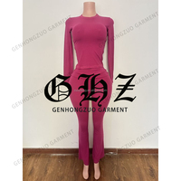 Ensemble 4 pièces grande taille 2026 avec contraste de couleurs : haut court à manches longues, pantalon évasé, soutien-gorge dos nu et bandeau – Tenue décontractée et sportive pour femme