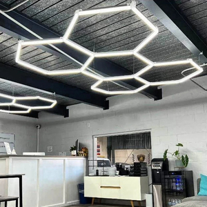 Vente à chaud en usine de lumière hexagonale à 5 grilles en aluminium à LED pour garage de salle de sport-Plafond décoratif en nid d'abeille blanc froid avec lumière de travail - Product Image 5