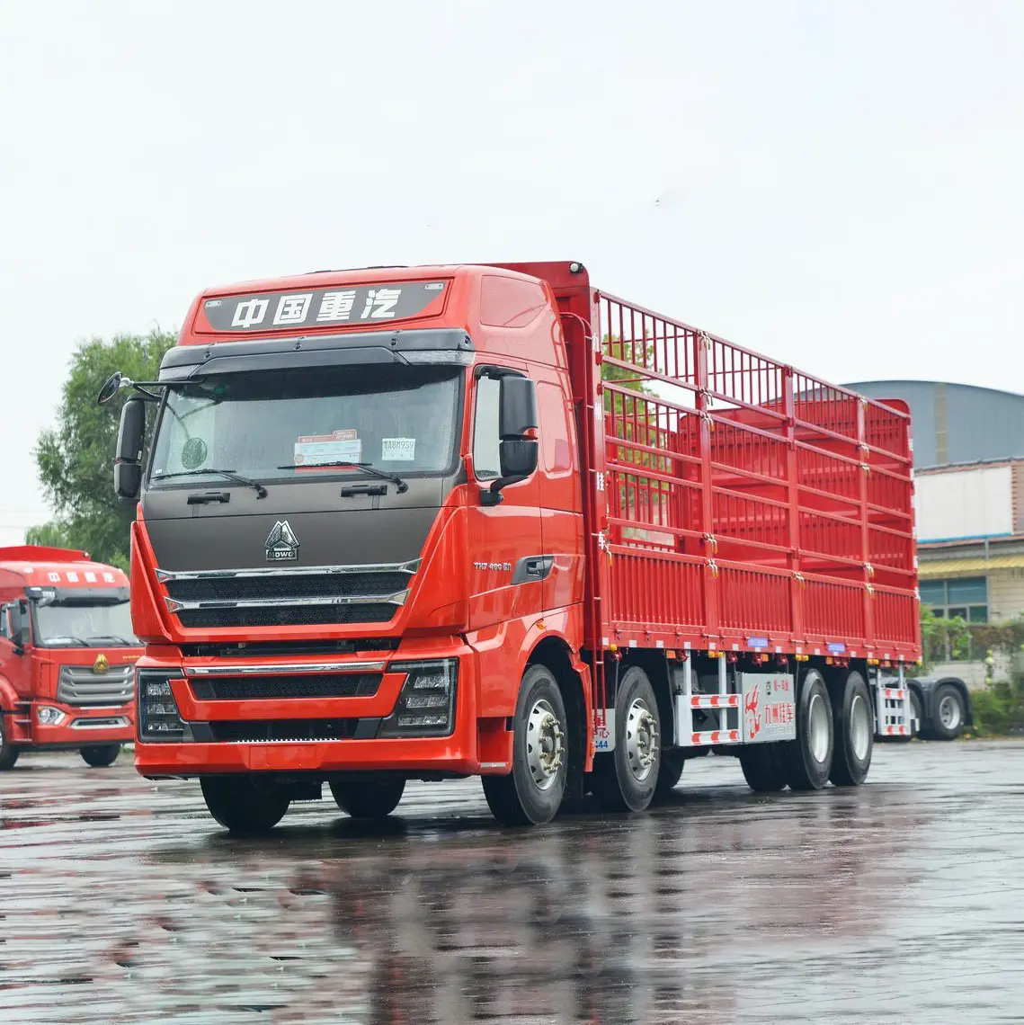 Prix d'usine Cargo Trucks 30tonnes 6X4 8X4 Howo Trucks High Fence Cargo