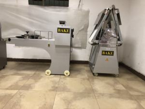 Laminoir à pâte commercial de table, manuel, en stock, au <span class=keywords><strong>meilleur</strong></span> prix pour la pâtisserie - Product Image 3