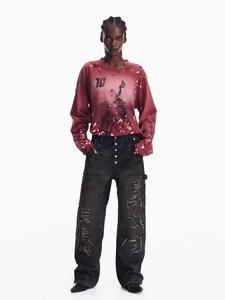 Maglietta post-apocalittica premium con stampa animalier in cotone 100%. |   Stile punk vintage Y2K |   Abbigliamento Sfumato Rosso Vino per Giovani Acquirenti - Product Image 2