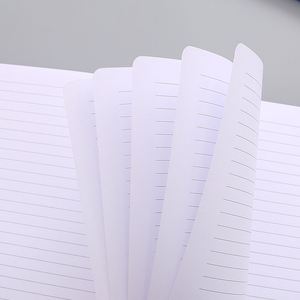 Carnet à couverture rigide en cuir PU bleu foncé personnalisé avec logo en relief, 100 feuilles, impression UV et bande élastique - Cadeau promotionnel - Product Image 3