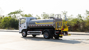 Camion-citerne diesel Dongfeng 4X2 best-seller avec moteur et pompe, réservoir d'eau de 5000 L, pulvérisation de brume réglable, émission Euro 6 - Product Image 5