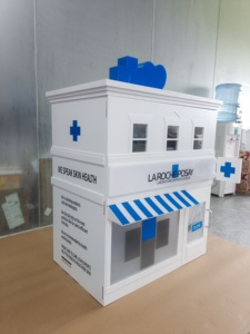 Mỹ phẩm bệnh viện MDF gỗ hiển thị đứng màu trắng với ánh sáng dẫn có thể mở và đóng hai tầng tùy chỉnh hiện đại cổ điển - Product Image 3