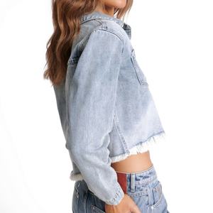 Camisas de mezclilla de manga larga con logo personalizado, corte holgado y dobladillo desgastado, estilo cropped para mujer - ¡Oferta especial! - Product Image 4