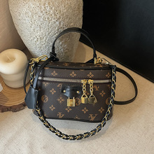 <span class=keywords><strong>Sac</strong></span> à <span class=keywords><strong>main</strong></span> de luxe vintage haut de gamme pour femme, design carré, avec décorations et motifs, idéal pour le maquillage - Product Image 3