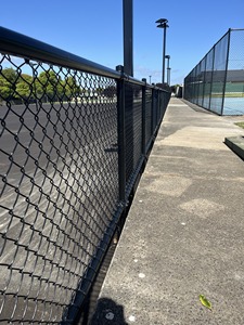 Grillage <span class=keywords><strong>en</strong></span> fil métallique galvanisé et enduit <span class=keywords><strong>de</strong></span> PVC, écologique et durable, pour clôtures <span class=keywords><strong>de</strong></span> terrains <span class=keywords><strong>de</strong></span> football, <span class=keywords><strong>de</strong></span> basketball et <span class=keywords><strong>de</strong></span> tennis - Product Image 1