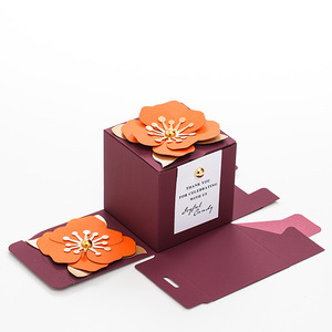 Kotak kertas favorit pesta pernikahan kustom dengan bunga kecil untuk hadiah permen jeli coklat - Product Image 5