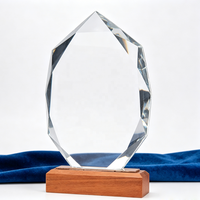 Pas cher Personnalisé Nom Individuel Gravé Haute Qualité Souvenir Cadeau Base En Bois Cristal Prix Plaque De Verre Trophée