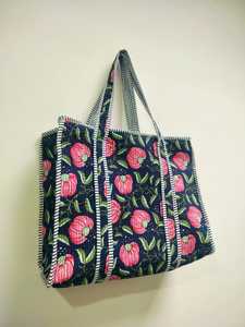 Floral Print Embroidered Quilted Cotton <b>Tote</b> <b>Bag</b> With Padded Design Zipper Closure <b>Large</b> Capacity <b>Travel</b> Shoulder <b>Bag</b> - Product Image 2
