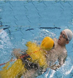 Maniquí de rescate de agua de plástico PE proporcionado por fábrica para entrenamiento de <span class=keywords><strong>piscinas</strong></span> y <span class=keywords><strong>salvamento</strong></span> al aire libre - Product Image 2