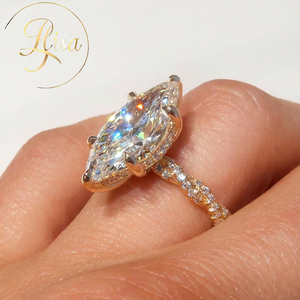 Anel de Noivado com Diamante Cultivado em Laboratório Certificado IGI, Corte Marquise, Design Personalizado em Ouro 18K, Anel de Diamante Criado para Mulheres - Product Image 2