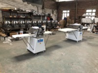 Prix de gros laminoir à pâte manuel semi-automatique de haute qualité pour rouleau de moulage de croissant coupé en stock