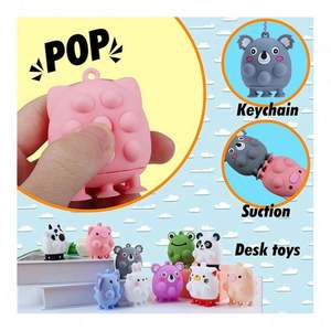 Llavero con Teclado RGB de Colores Cambiantes, Juguete Sensorial Recargable por USB para Uso Nocturno y Juego Sensorial - Product Image 3