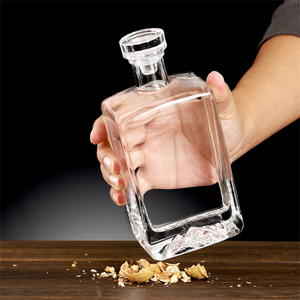 100ML 200ML 500ML Nordic Clear épaissi carré whisky Brandy liqueur thé plat <span class=keywords><strong>Voda</strong></span> bouteille en verre avec liège - Product Image 1