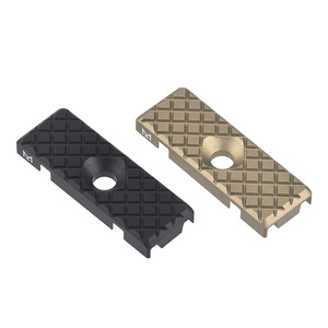 Organisateur de câbles acoustiques texturés Matrix, type queue de souris, avec clip de fixation métallique Peq Slot Mlok Keymod - Product Image 1