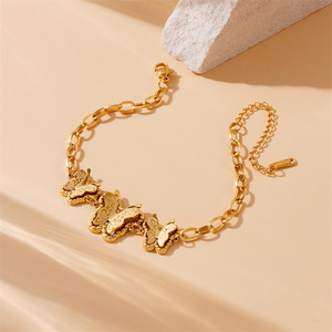 Pulsera <span class=keywords><strong>de</strong></span> Moda Impermeable con Cadena <span class=keywords><strong>de</strong></span> Acero Inoxidable Chapada en <span class=keywords><strong>Oro</strong></span> <span class=keywords><strong>de</strong></span> 18K, Dijes <span class=keywords><strong>de</strong></span> Mariposa con Circonita Verde y Eslabones - Product Image 4