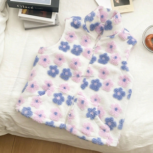 Gilet en polaire personnalisé pour femmes avec appliques florales 3D pour l'hiver, gilet en sherpa pour femmes - Product Image 3