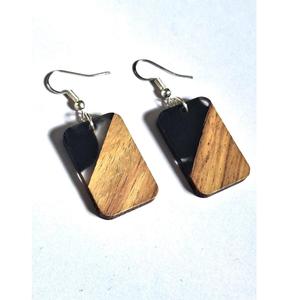Boucles d'oreilles uniques en résine et en bois, bijoux faits à la main tendance et légers, cadeau idéal pour les femmes, les adolescentes et les filles qui apprécient l'artisanat - Product Image 5