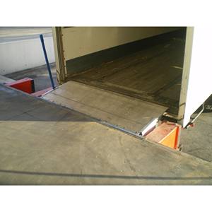 Minirampa Manual MR480.MAN.STD, Capacidad de 6000 kg, Acero y Aluminio Pintados, Apilable para Bahías de Carga con Espacio Limitado - Product Image 3