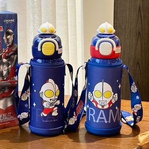 ขวดน้ำเก็บอุณหภูมิสำหรับเด็ก Cruhre Ultraman ขนาด 500 มล. แบบสองฟังก์ชั่น พกพาสะดวก พร้อมสายสะพายสำหรับไปโรงเรียน - Product Image 1
