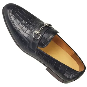 Sepatu kulit bisnis pria, sneaker bernafas anti slip hitam tren grosir kustom untuk pesta
