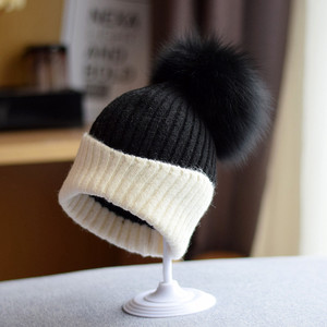 Nouveau bonnet en tricot coréen en peluche pour l'automne-hiver 2026, avec pompon en <span class=keywords><strong>fourrure</strong></span> de <span class=keywords><strong>renard</strong></span>, couleur contrastée, protection des oreilles, bord roulé, pompon - Product Image 6