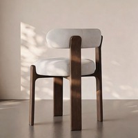 Chaise de salle à manger en bois massif de style rétro français, design du milieu du siècle, luxe léger pour la maison et les gîtes