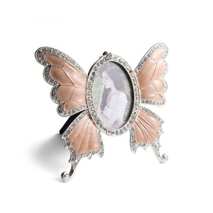 Marco de Fotos con Diseño Especial en Forma de Mariposa, el Regalo de Aniversario Más Popular entre las Chicas - Product Image 1