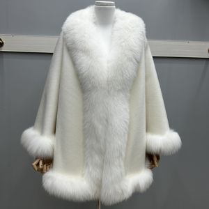 ผ้าคลุมไหล่กันหนาวแบบใหม่จาก MWfur ผ้าคลุมไหล่หรูหราสำหรับสุภาพสตรี ผ้าคลุมไหล่แคชเมียร์สองด้านสุดหรู แต่งขอบด้วยขนสุนัขจิ้งจอกสำหรับผู้หญิง - Product Image 4