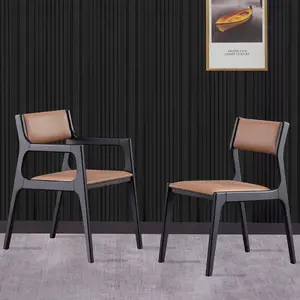 Moderno nordico semplice di lusso italiano minimalista in legno massello bracciolo sedia da pranzo ristorante sedia in pelle per la caffetteria