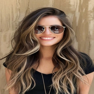 Parrucche di <span class=keywords><strong>capelli</strong></span> umani biondi <span class=keywords><strong>caramello</strong></span> con riflessi marroni a strati, ondulate, con frontale in pizzo indiano grezzo 13x6 - Product Image 4