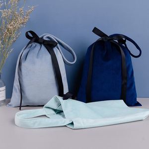 Pochette à cordon personnalisée pour dés, sacs cadeaux de luxe en velours pour bijoux de mariage avec fermoir à pression - Product Image 1