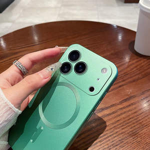 Funda de silicona líquida con adsorción magnética para iPhone 17 Pro Max, funda de teléfono con pintura metálica, cubierta protectora de TPU suave para iPhone 16 - Product Image 2