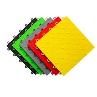 Carrelage de sol de garage en PVC imbriqué pour entrepôt Drain de lavage de voiture Dalle Dalle Rib Garage Tapis de sol Parc extérieur industriel