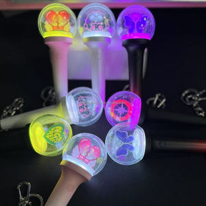 RICHSHINING Porte-clés LED personnalisé avec logo, poignée diamant, mini bâton lumineux 7 couleurs pour anime et dessins animés - Product Image 1
