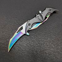 Couteaux pliants 3CR13 à double lame, modèle griffe de chauve-souris, accessoire de jeu anime, objet de collection en métal, cadeau pour garçon, vente en gros