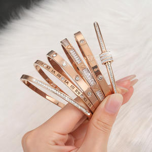 กำไลข้อมือประดับคริสตัลเพทายทรงเหลี่ยมเจียระไนวิบวับ ไม่หมองคล้ำ ดีไซน์ทันสมัย กันน้ำ เคลือบทอง 18K PVD - Product Image 5