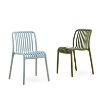 Chaises de salle à manger d'extérieur modernes, empilables, pliantes, en PP à lattes, colorées, ventilées et résistantes aux intempéries