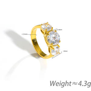 Anillo de Acero Inoxidable Chapado en Oro de 18K con Tres Circonitas - Diseño Clásico de 3 Circonitas, Joyería Versátil para Uso Diario - Product Image 4