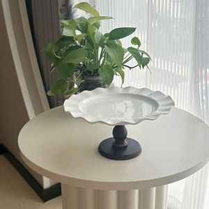 <span class=keywords><strong>2025</strong></span> Mới Đến Hình Dạng Không Thường Xuyên Trắng Men Tấm Thiết Lập Trang Trí Xù Gốm Bữa Ăn Tối Tấm Thiết Lập Cho Đám Cưới Tổ Chức Sự Kiện - Product Image 4