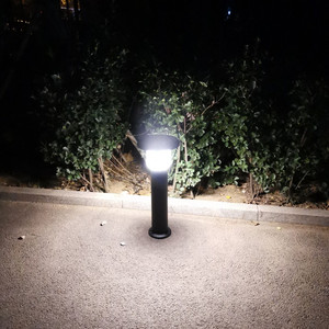 New Deck Fence <strong>Post</strong> Garden Pillar Aluminum Solar Powered <strong>Post</strong> <strong>Lamp</strong> LED Solar Garden Light with <strong>Planter</strong>
