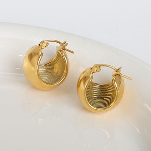 Boucles <span class=keywords><strong>d</strong></span>'oreilles créoles MICCI en acier inoxydable plaqué or 18 carats PVD, personnalisées, avec motif boule creuse, style statement - Product Image 6
