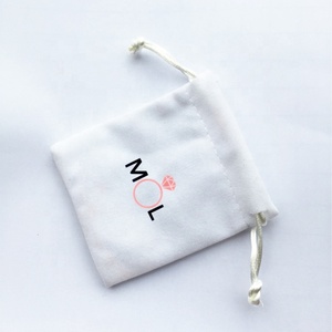 Mini Sacchetto di Lusso in Velluto Scamosciato Bianco Riciclabile, Personalizzabile con Cordoncino, per Confezioni Regalo di Orologi, Collane e Occhiali - Product Image 5