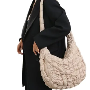 2024 Nieuw Aankomen Groothandel Dames Mode Gewatteerde Schouder Puffer Katoenen Crossbody Tassen Meisjes Luxe Tote Puffer Tas Voor Vrouwen